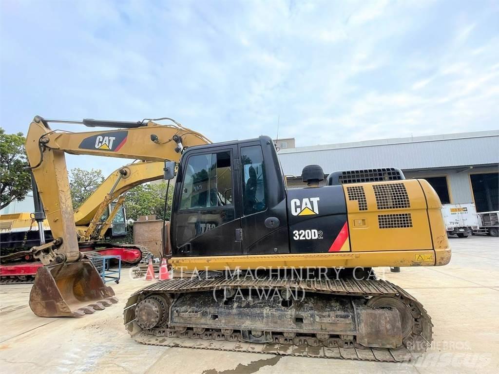 CAT 320D2 حفارات زحافة