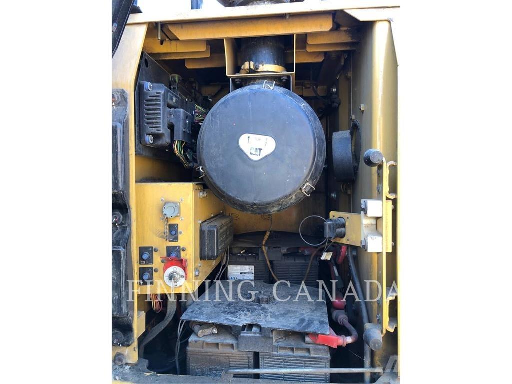 CAT 320D2 FM حفارات