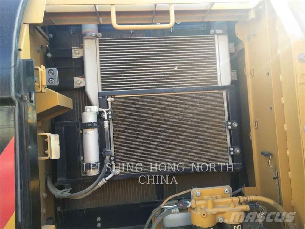 CAT 320D2GC حفارات زحافة