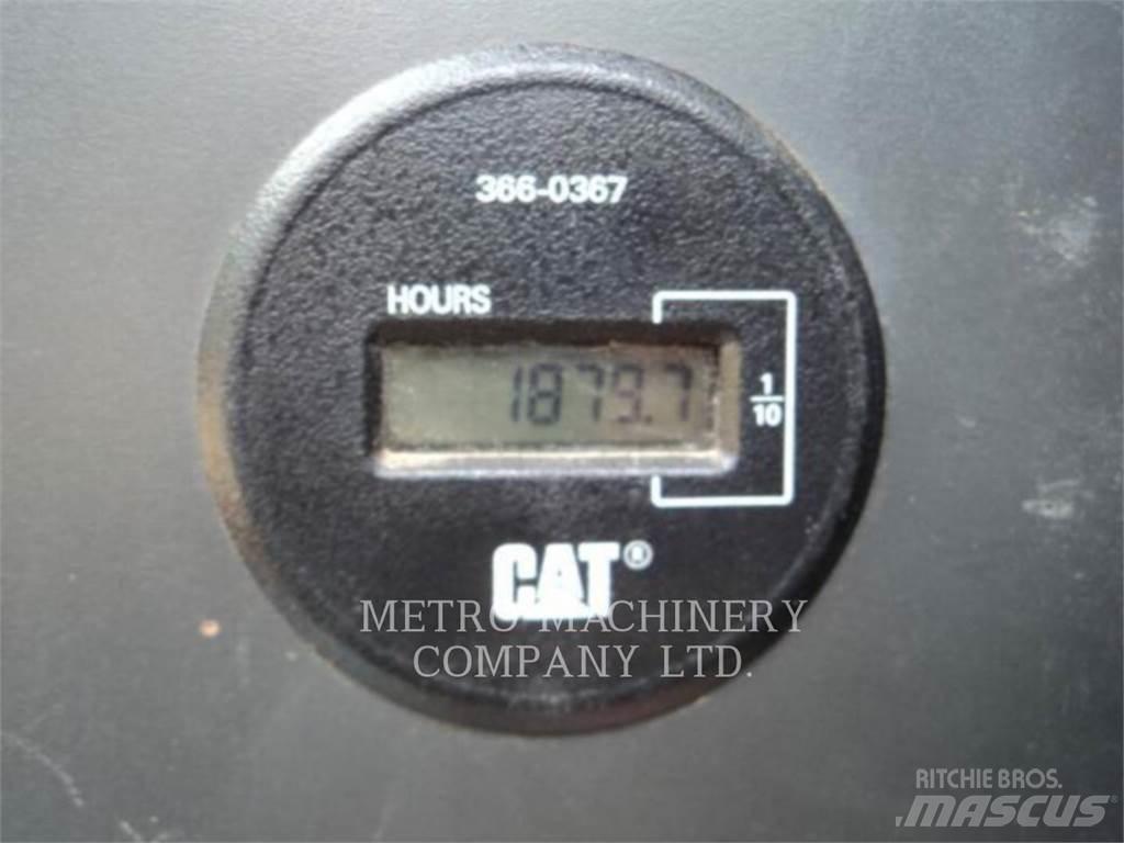 CAT 320DGC حفارات زحافة