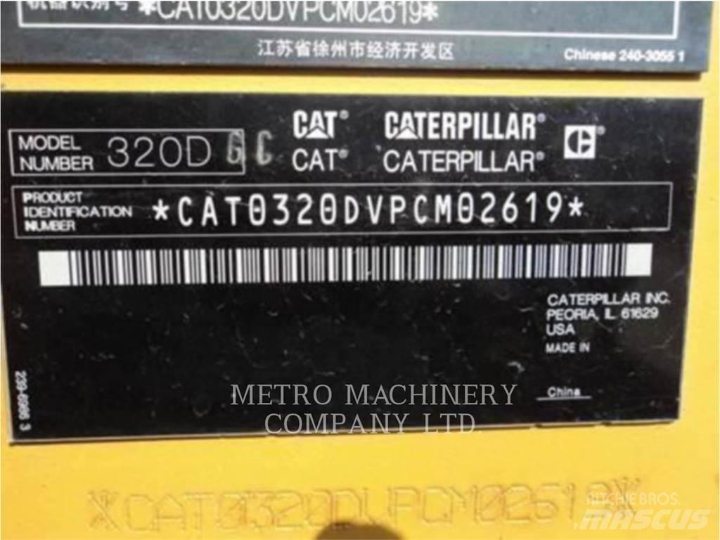 CAT 320DGC حفارات زحافة
