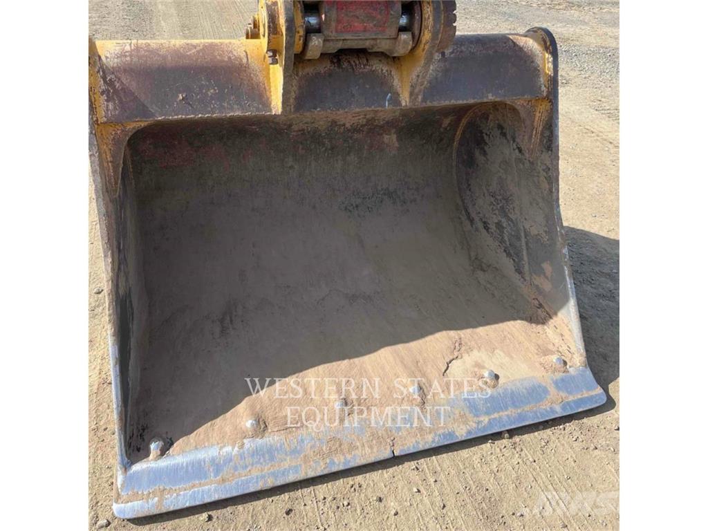 CAT 320E حفارات زحافة