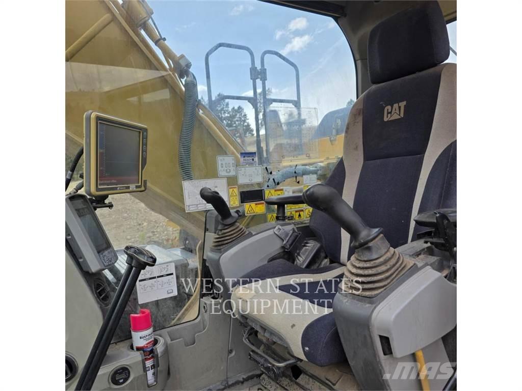 CAT 320E حفارات زحافة