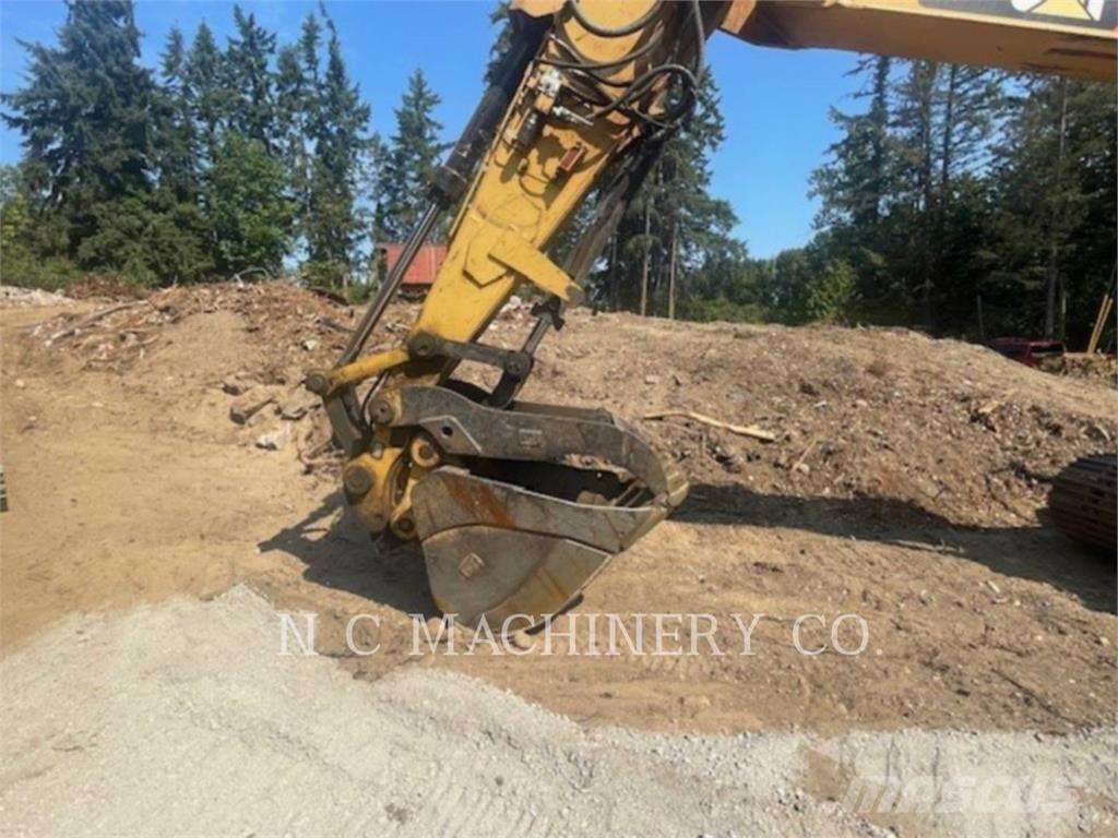 CAT 320E حفارات زحافة