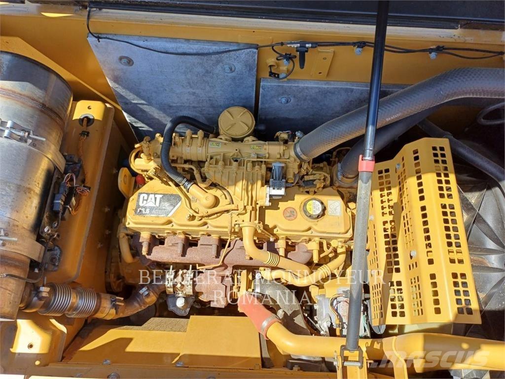 CAT 320EL حفارات زحافة