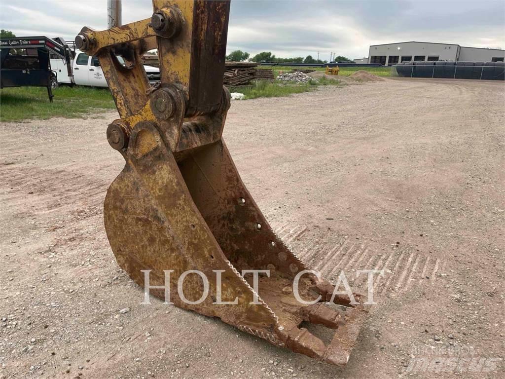 CAT 320EL حفارات زحافة