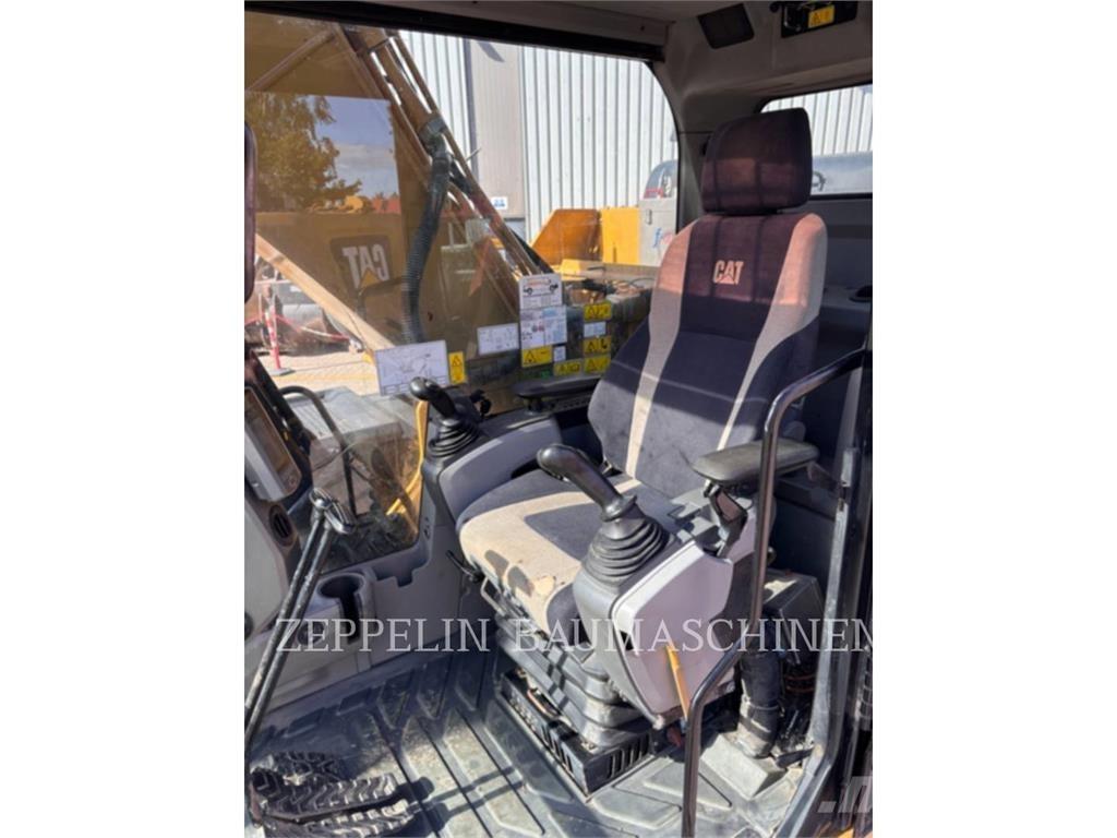 CAT 320EL حفارات زحافة