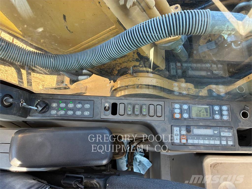 CAT 320EL حفارات زحافة