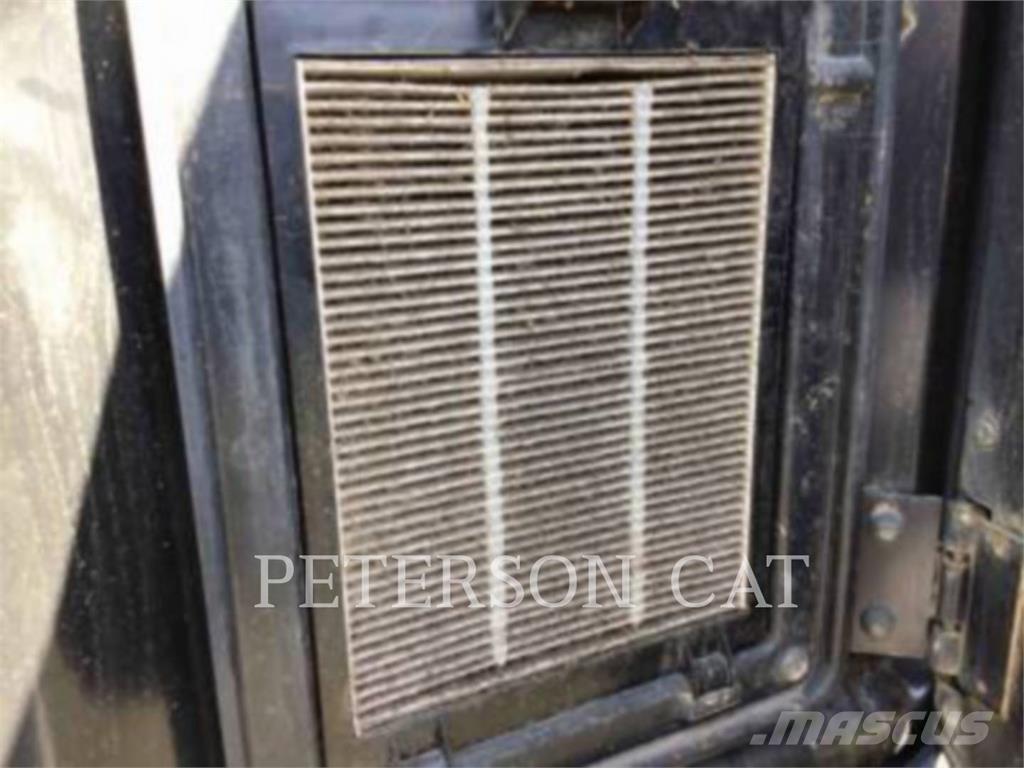 CAT 320F حفارات زحافة