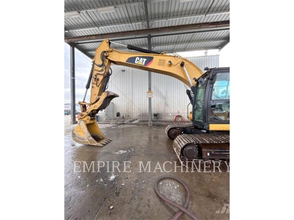 CAT 320FL حفارات زحافة