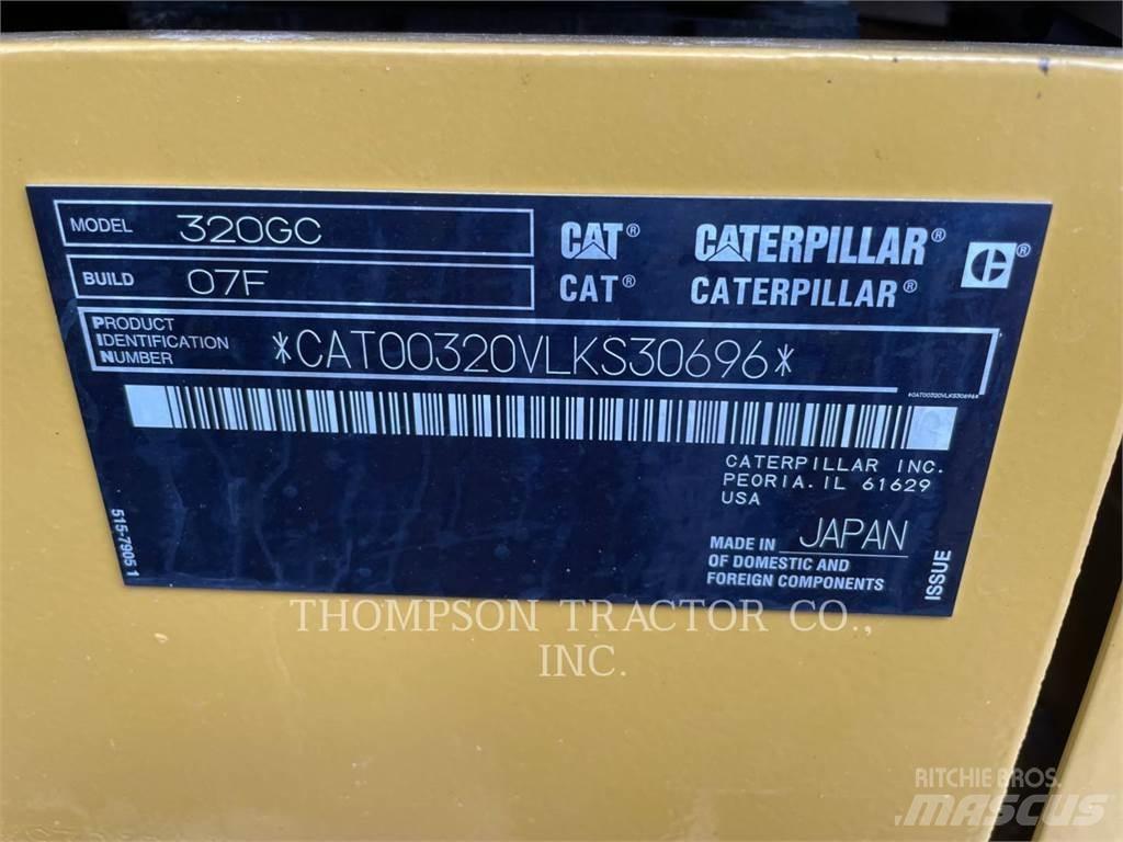 CAT 320GC حفارات زحافة