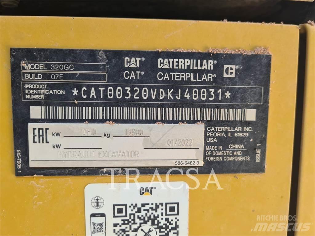 CAT 320GC حفارات زحافة