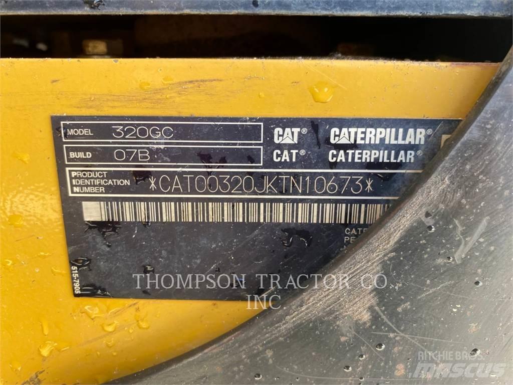 CAT 320GC حفارات زحافة