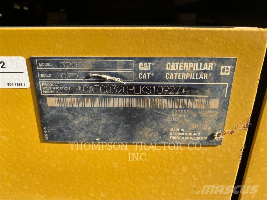 CAT 320GC حفارات زحافة