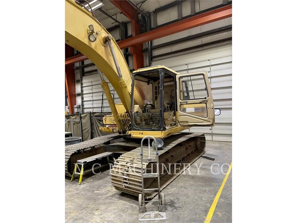 CAT 320L حفارات زحافة