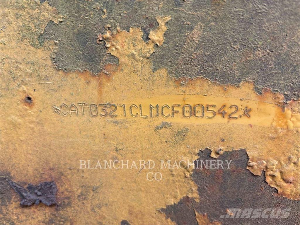 CAT 321CLCR حفارات زحافة