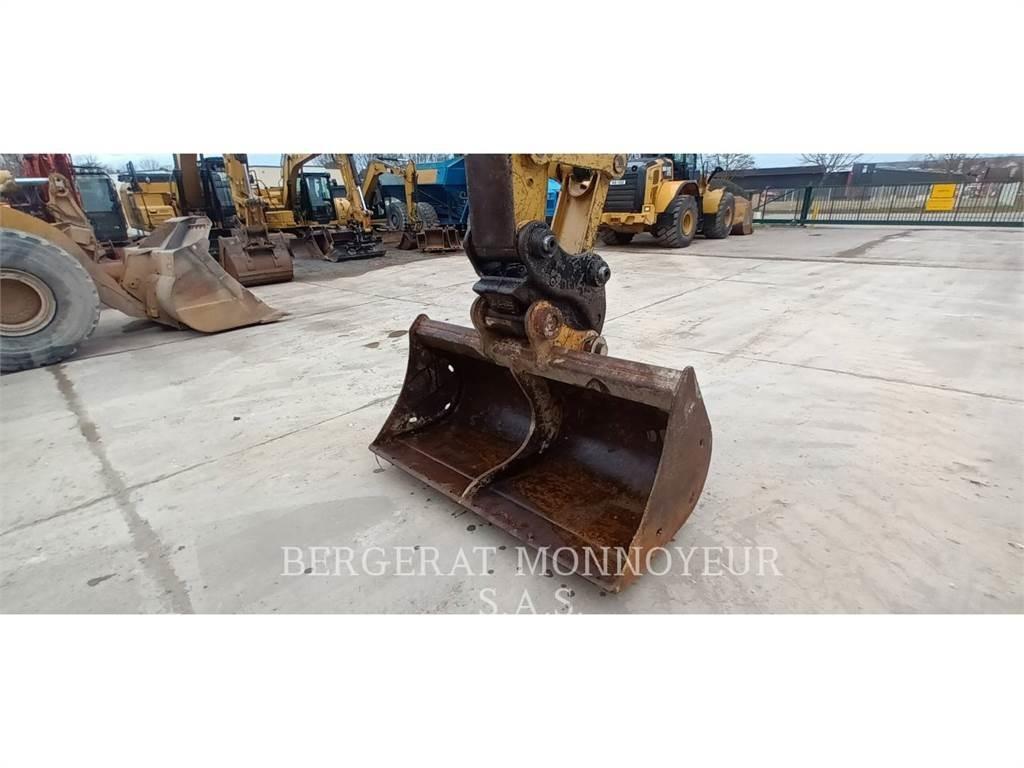 CAT 321D CR حفارات زحافة