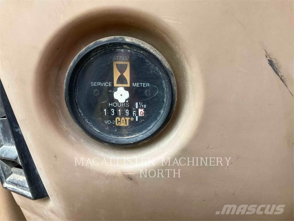 CAT 322L حفارات زحافة