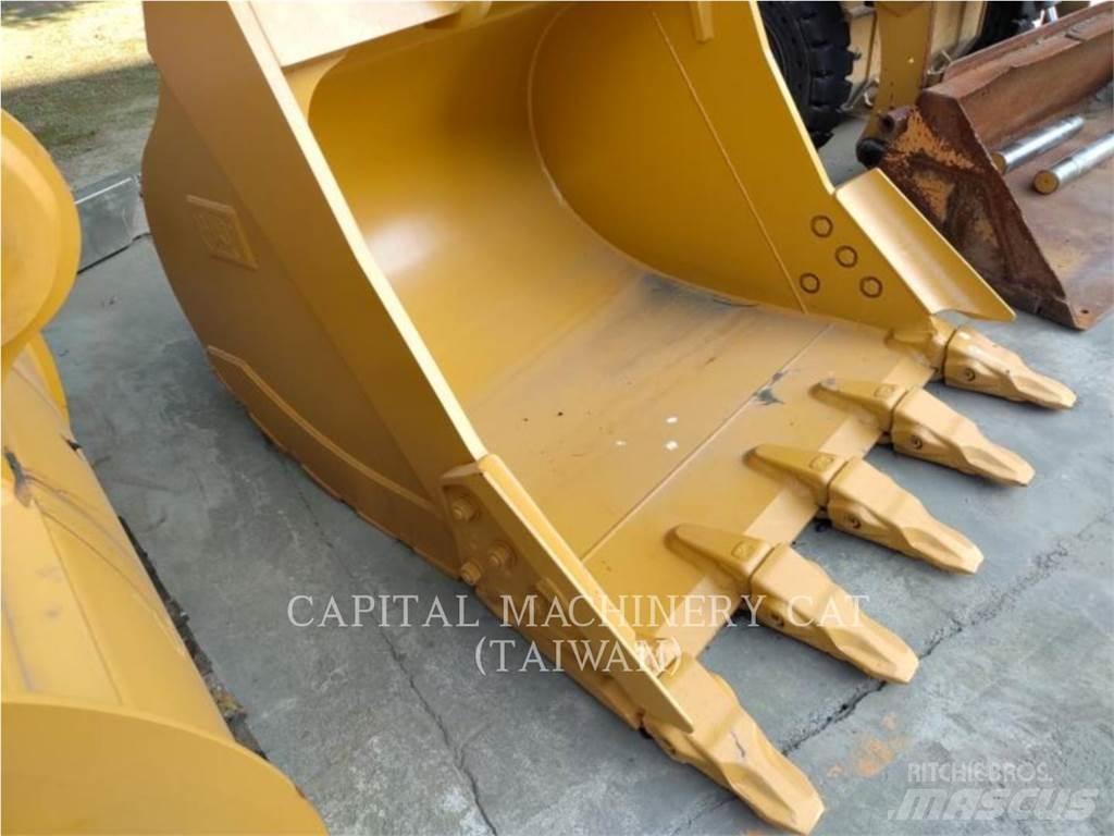 CAT 323 دلاء