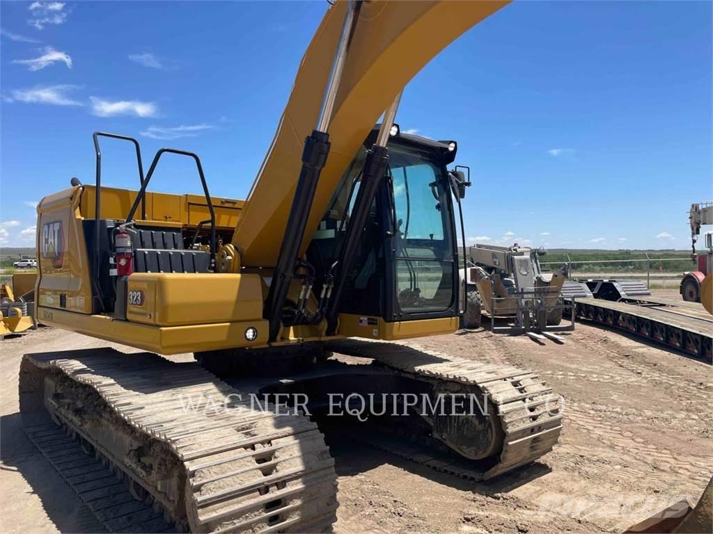 CAT 323 حفارات زحافة