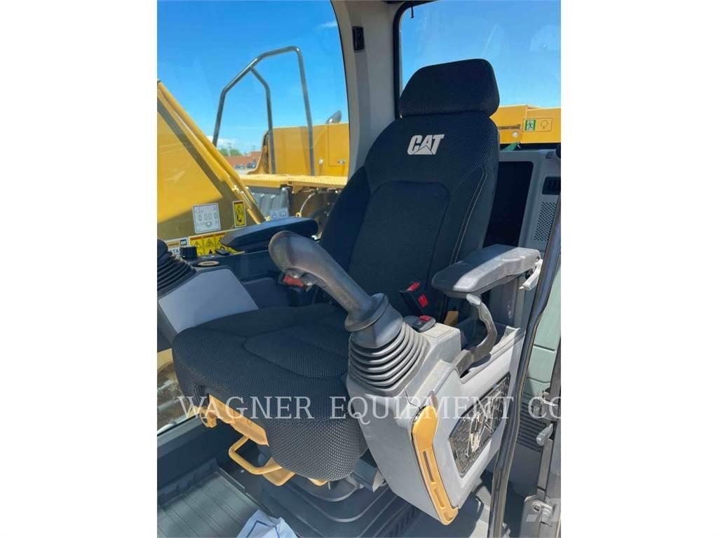 CAT 323 حفارات زحافة