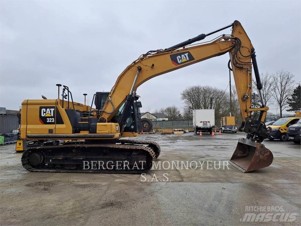 CAT 323 حفارات زحافة