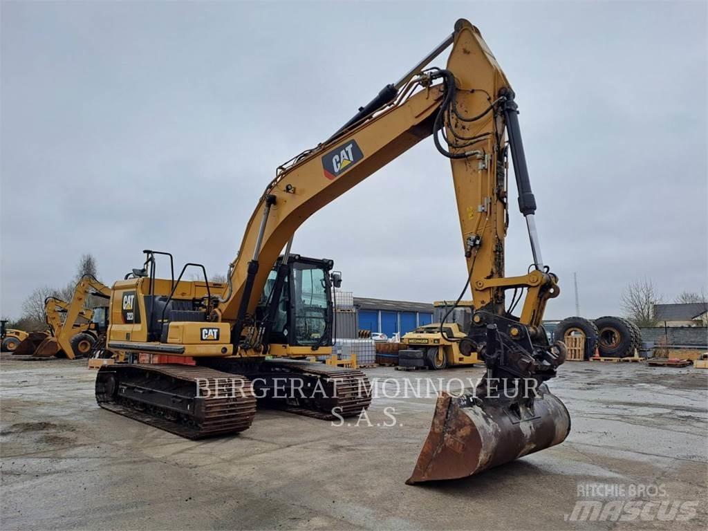 CAT 323 حفارات زحافة