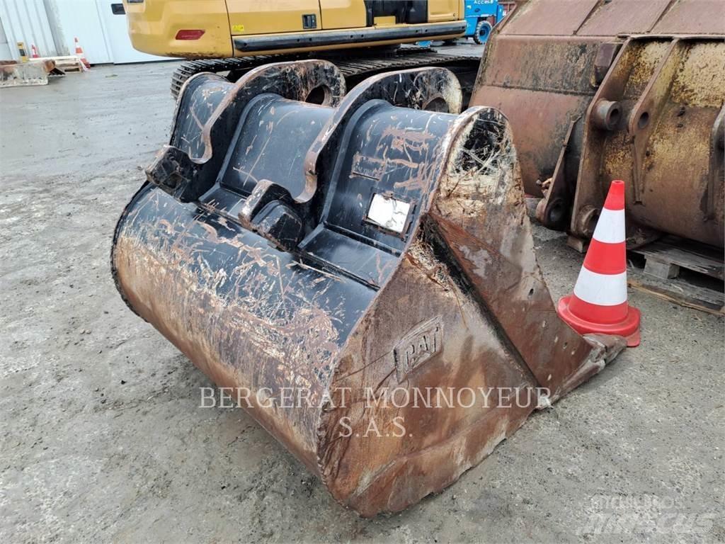 CAT 323 حفارات زحافة