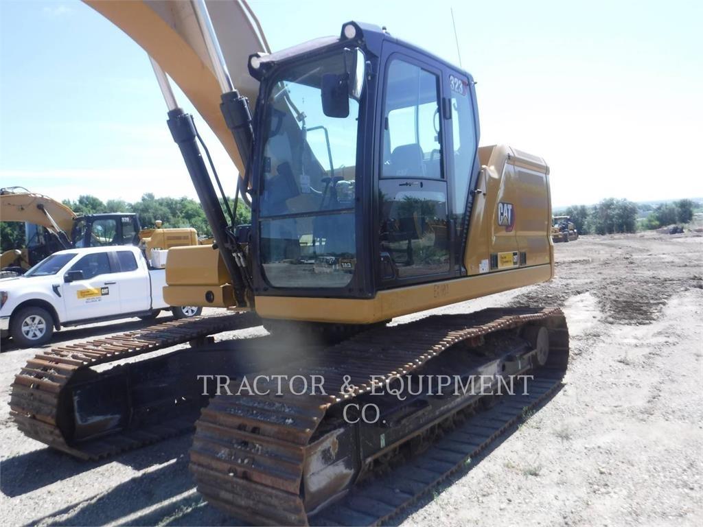 CAT 323 حفارات زحافة