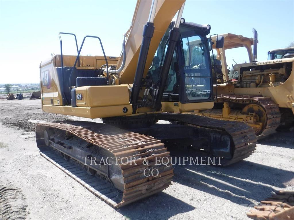 CAT 323 حفارات زحافة