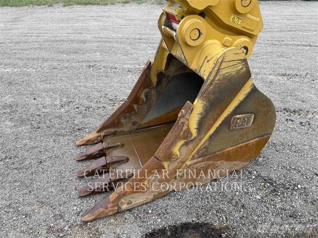 CAT 323 حفارات زحافة