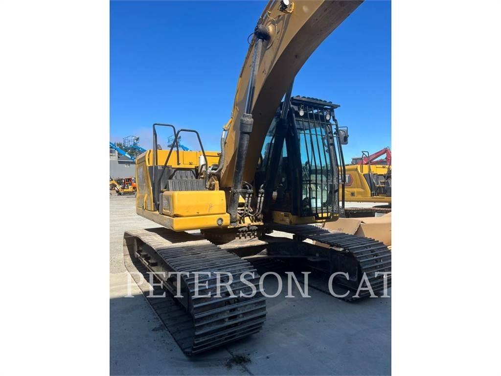 CAT 323 حفارات زحافة