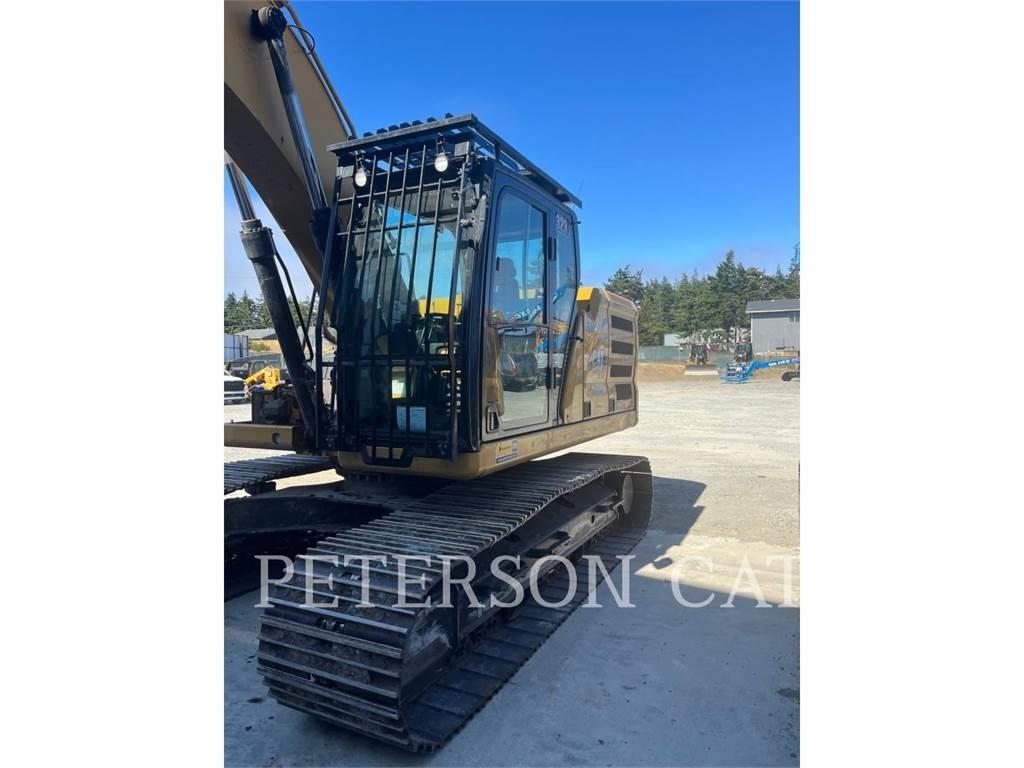 CAT 323 حفارات زحافة