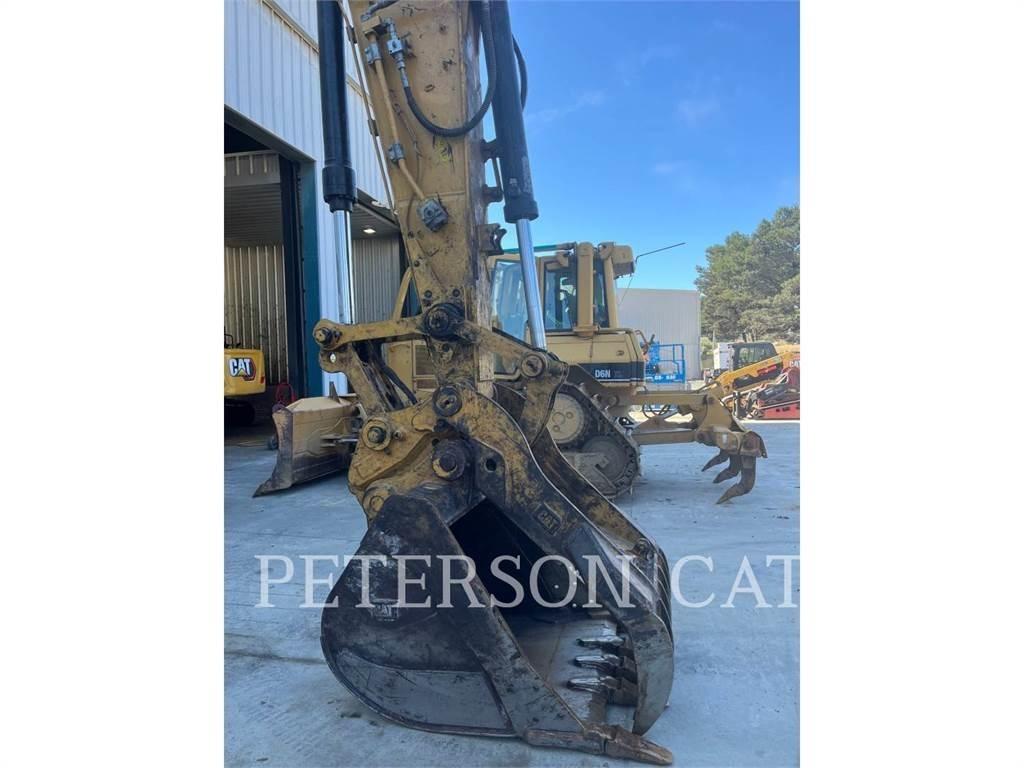 CAT 323 حفارات زحافة