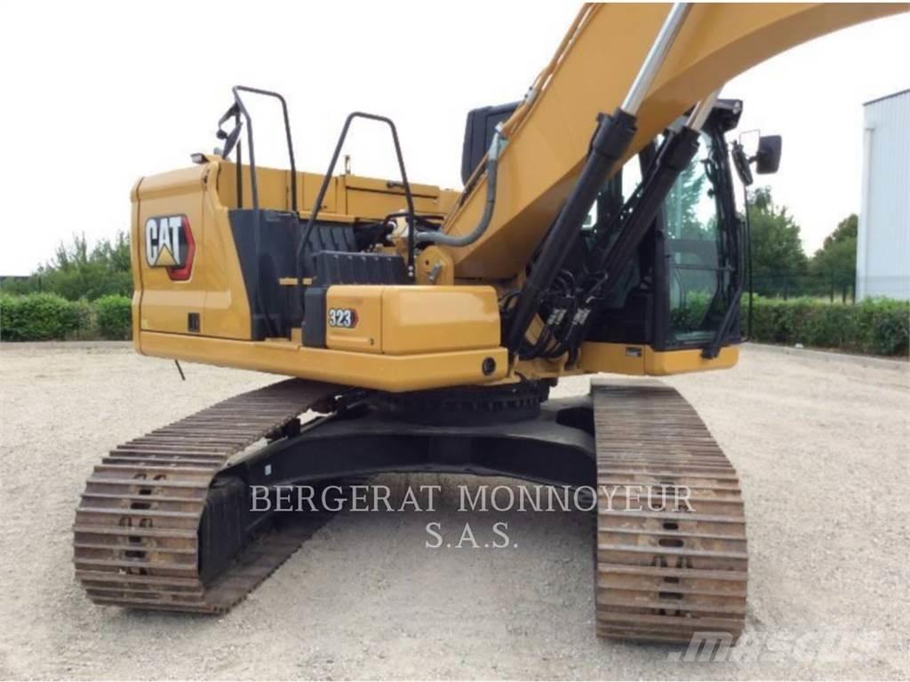 CAT 323 حفارات زحافة