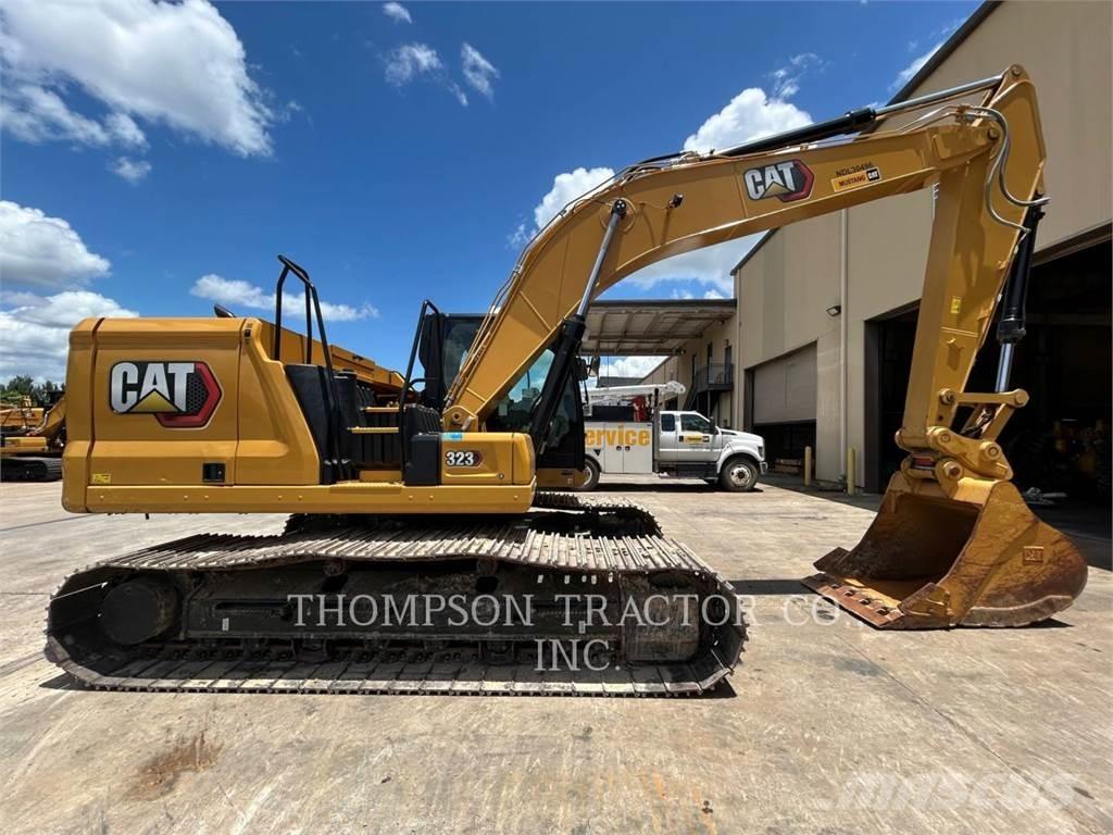CAT 323 حفارات زحافة