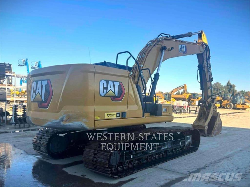 CAT 323 حفارات زحافة
