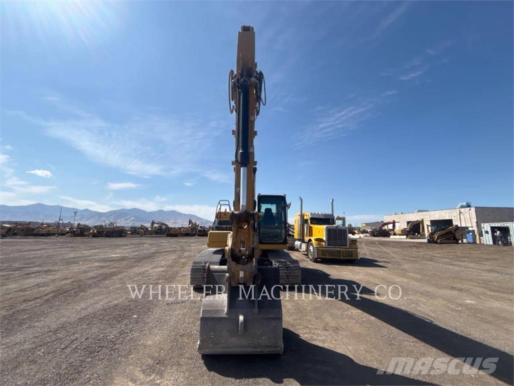 CAT 323 حفارات زحافة