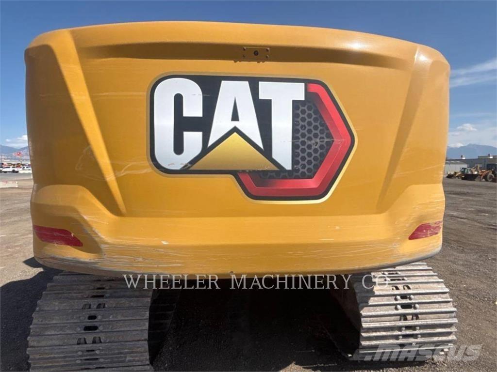 CAT 323 حفارات زحافة