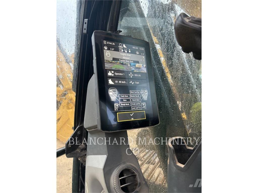 CAT 323 حفارات زحافة