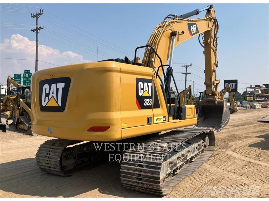 CAT 323 حفارات زحافة