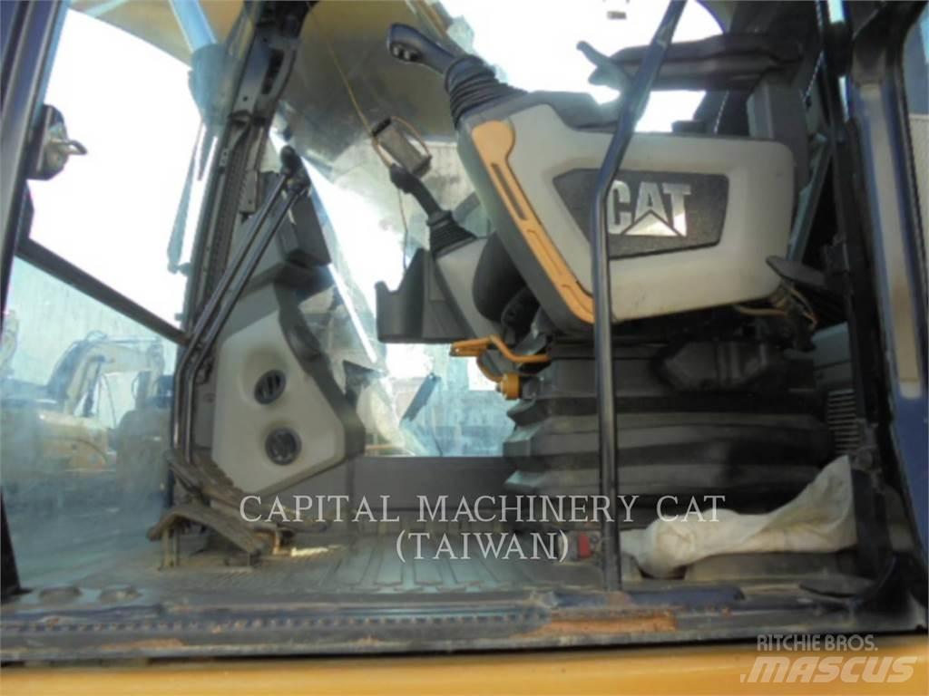 CAT 323-07 حفارات زحافة
