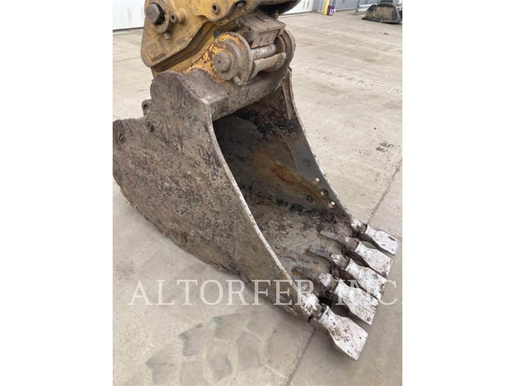 CAT 323-07 حفارات زحافة