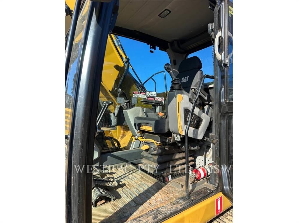CAT 323-07 حفارات زحافة