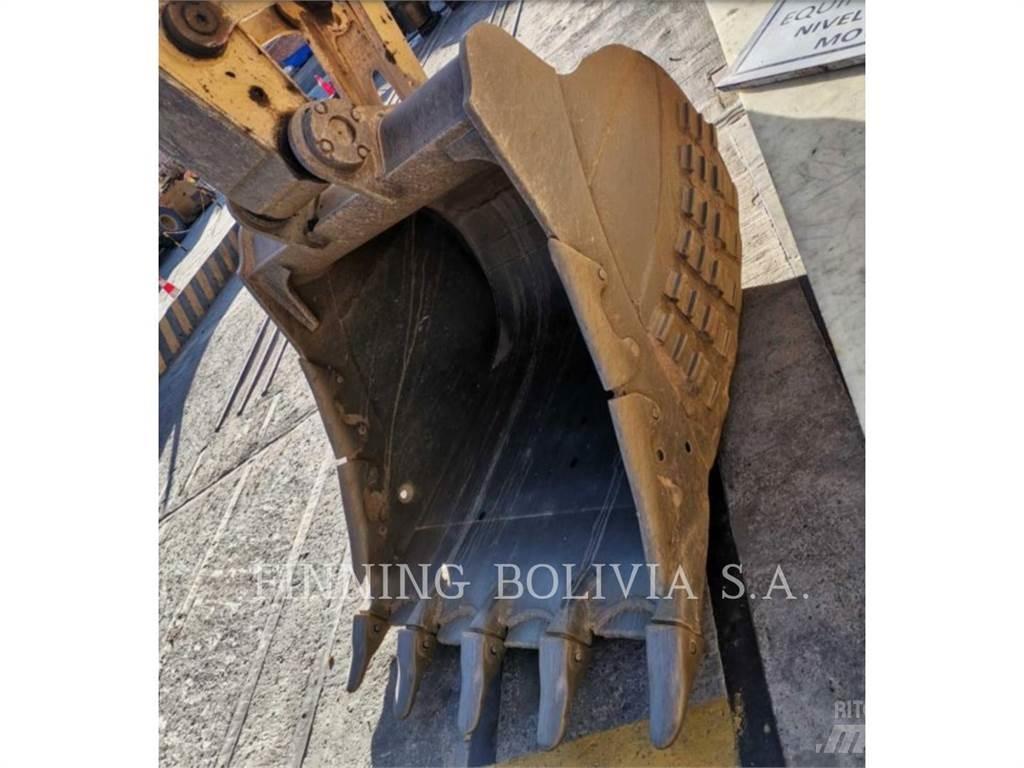 CAT 323-07 حفارات زحافة