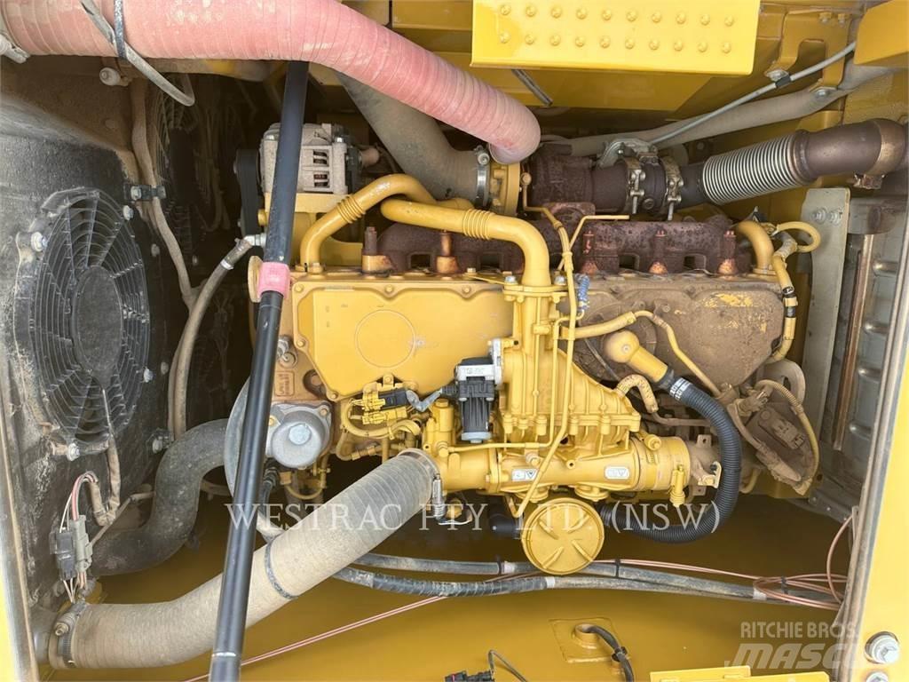 CAT 323-07 حفارات زحافة