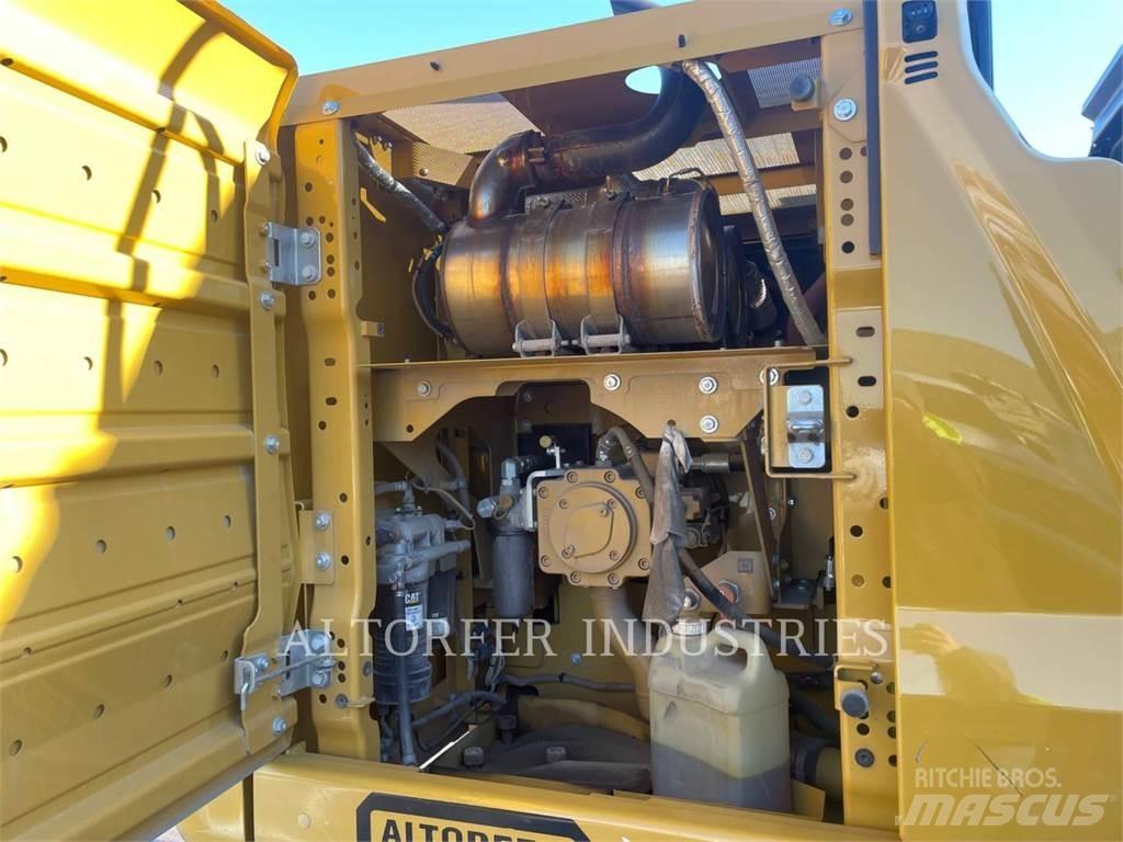 CAT 323-07 حفارات زحافة