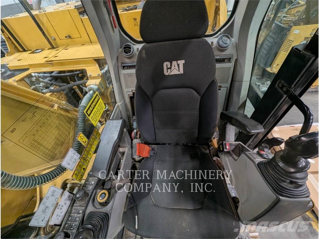 CAT 323-07 حفارات زحافة