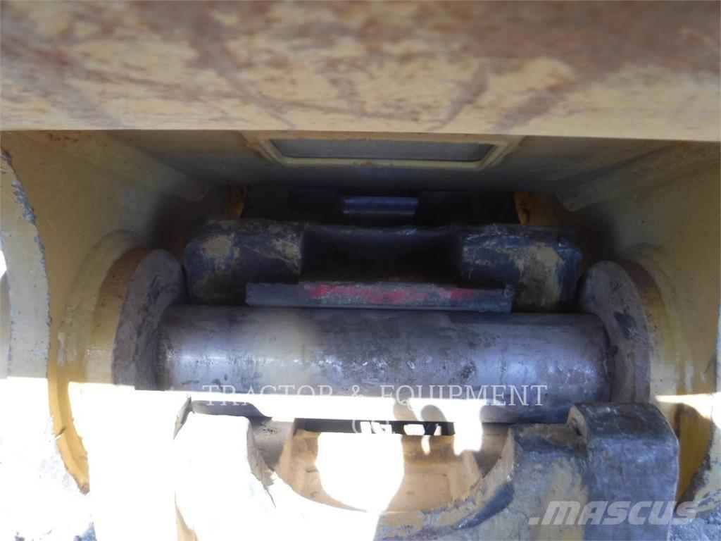 CAT 323-07 حفارات زحافة