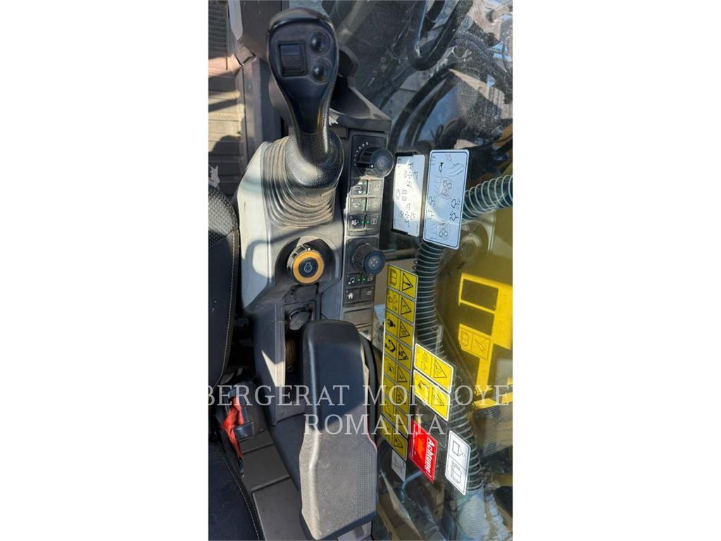 CAT 323-07 حفارات زحافة